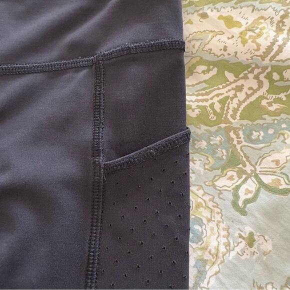 Lululemon Size 6 Mind Over Miles Crop (17" ) Leggings
Good Condition - Picture 6 of 8